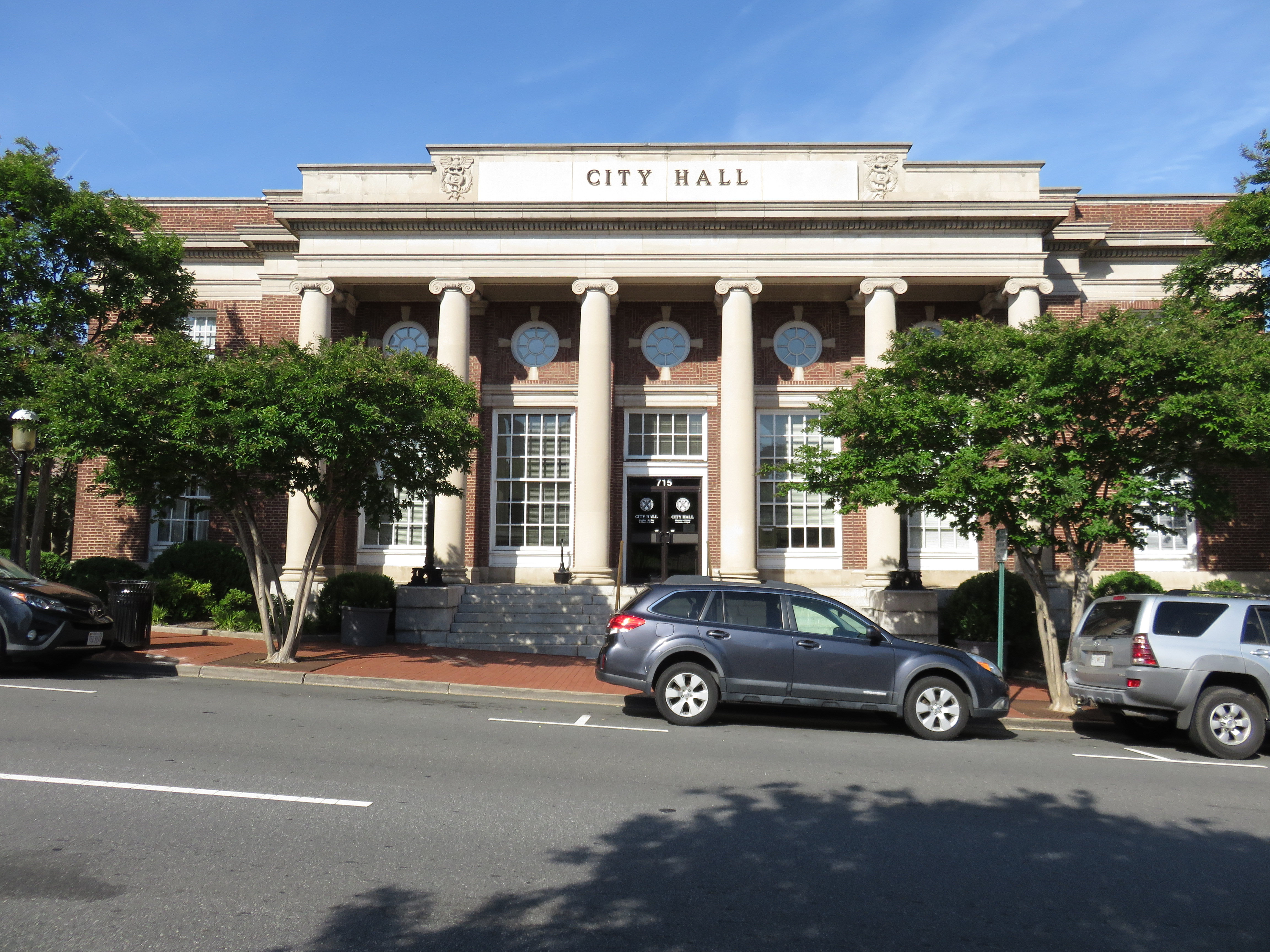 Fredericksburg City Hall exterior, 2017 still